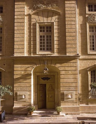 attachee-de-presse-hotel-avignon